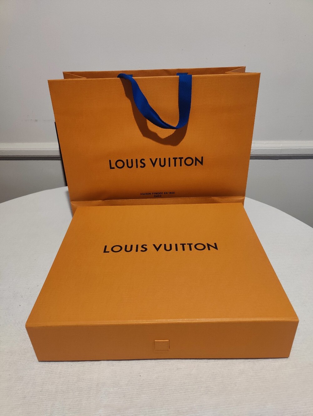 Louis Vuitton Foldable Empty Box Magnetic Closure And Shopping Bag